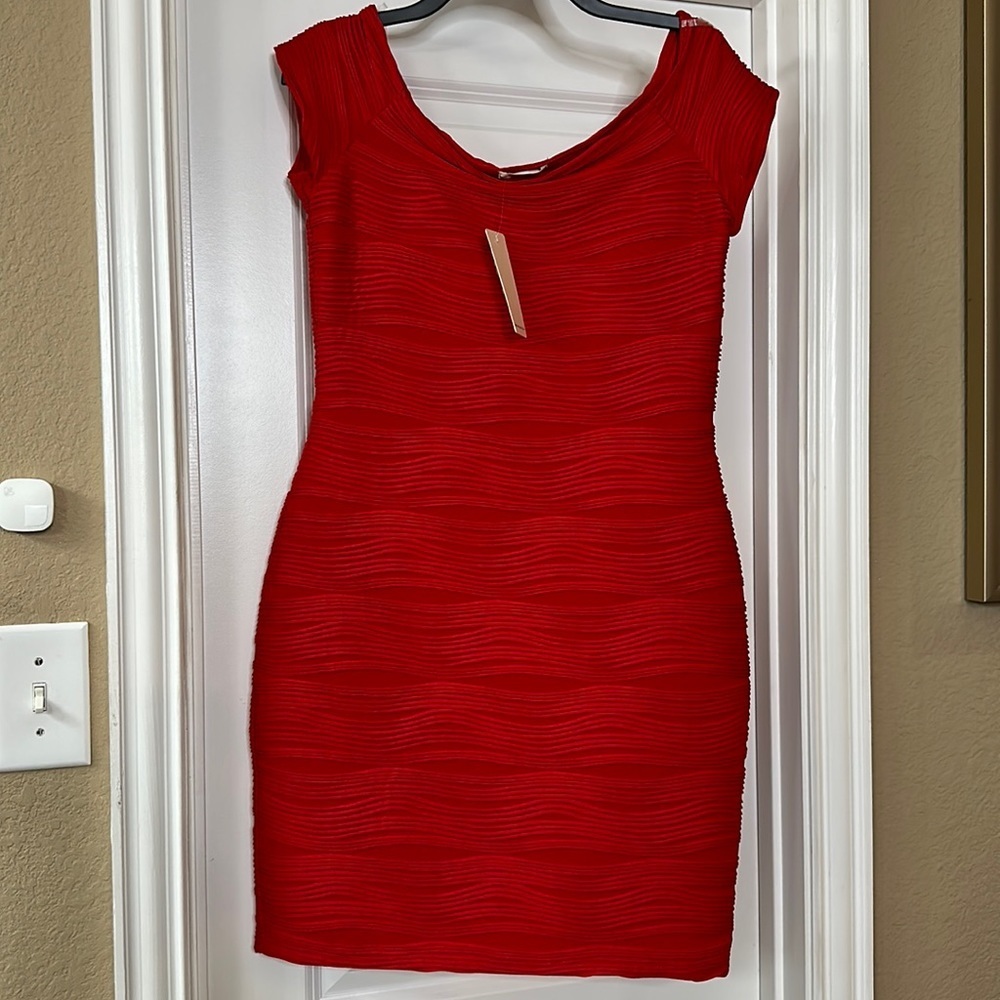 Women’s Large red textured‎ dress. NWT!